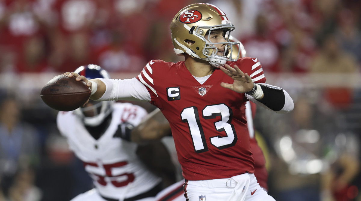 49ers quarterback Brock Purdy passes against the Giants.